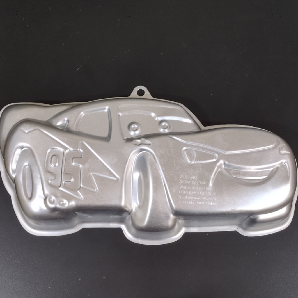 🖤 Wilton Lightning McQueen Cake Pan - Aluminum, Car-Shaped